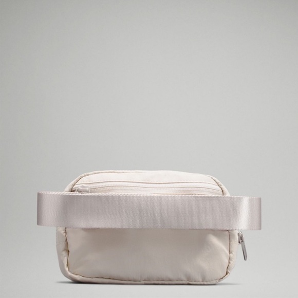 LULULEMON BELT BAG OFF WHITE NWT - Picture 4 of 6